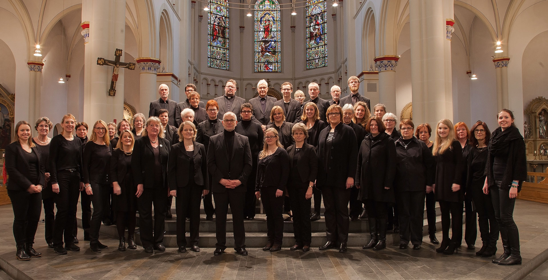 der_neue_chor_neheim-gruppenbild-in_kirche